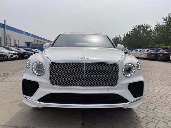 23款宾利添越4.0T现车 对比中规优惠50万