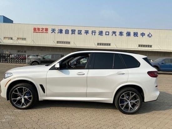 2022款宝马X5 3.0现车最新报价66万起