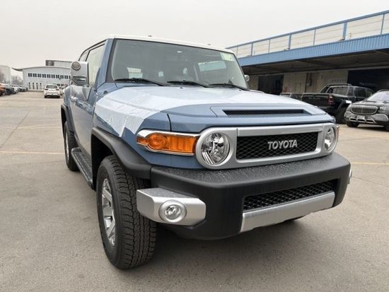 23款丰田FJ酷路泽4.0极限运动版 烟灰蓝