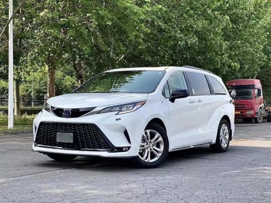 2023款丰田塞纳油电混合四驱中配热销价