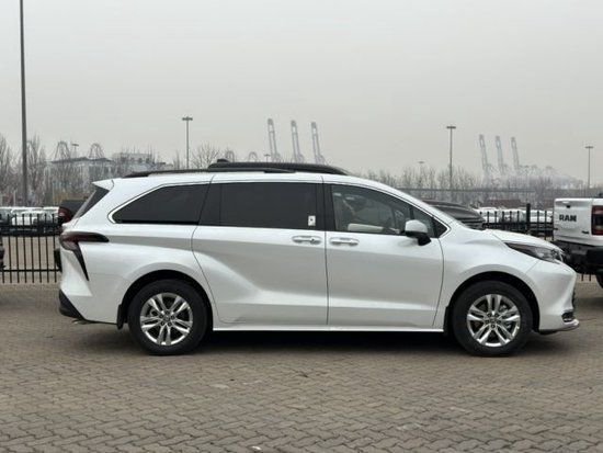 2023款丰田塞纳四驱进口现车保税区报价