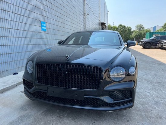 23款宾利飞驰V8S五座黑 板球红鲸鱼黑