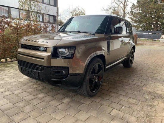 23款路虎卫士110柴油顶配现车 最新价格