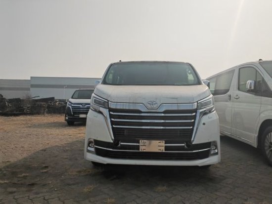 2023款丰田格兰维亚2.8T柴油版手续齐全