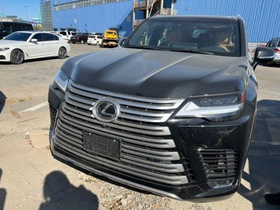 23款雷克萨斯LX600现车黑红满配亲情价