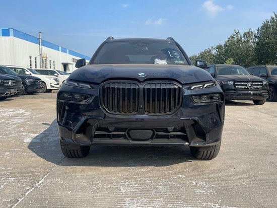 24款宝马X7M运动豪华包现车最低价