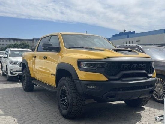 23款道奇霸王龙 巴哈黄现车限时秒杀价