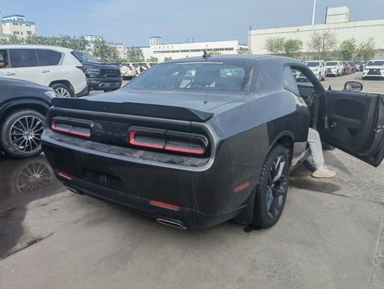 23款道奇挑战者3.6L现车41万起售 手续齐