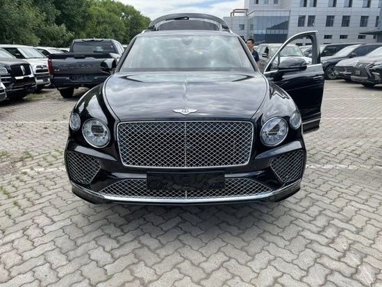 22款宾利添越3.0T插电混动 抄底230万