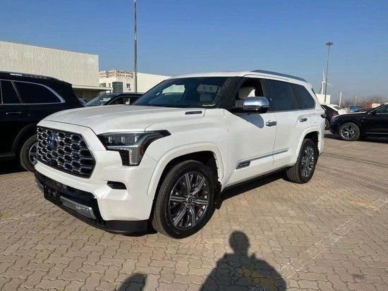 23款美版丰田红杉顶点版现车可支持分期