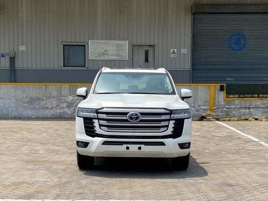 23款中东版酷路泽LC300现车入门版86万