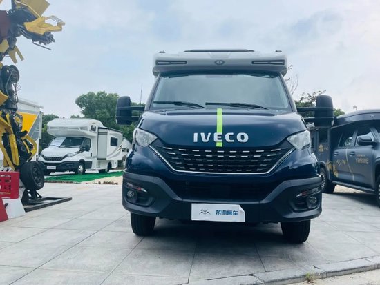 戴德URV房车，鸥翼门配上航空座椅