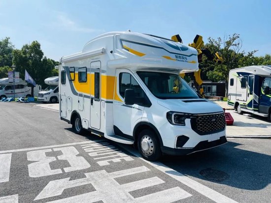 江铃全顺底盘打造的V363双拓展房车