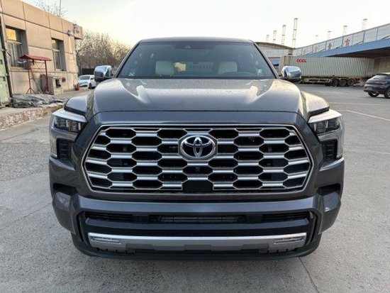 成功转型23款丰田红杉3.5T混动空间大