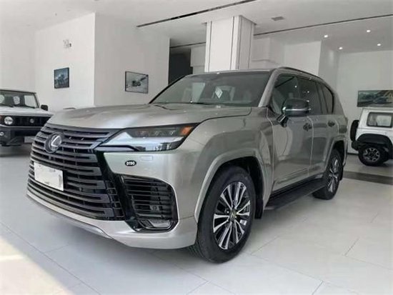 2023款雷克萨斯LX600银色首付30万开回家