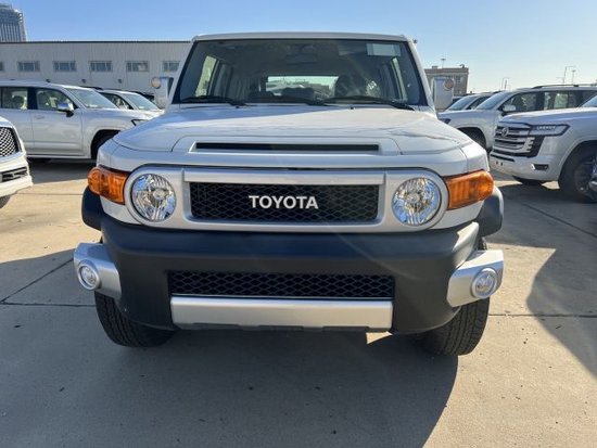 2023款丰田FJ酷路泽国六畅销48万起售