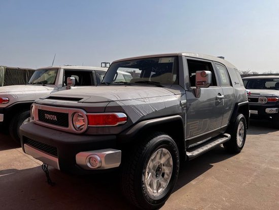 23款中东版酷路泽FJ时尚运动港口价格表