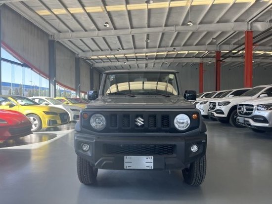 23款铃木吉姆尼1.5L现车22万港口底部价