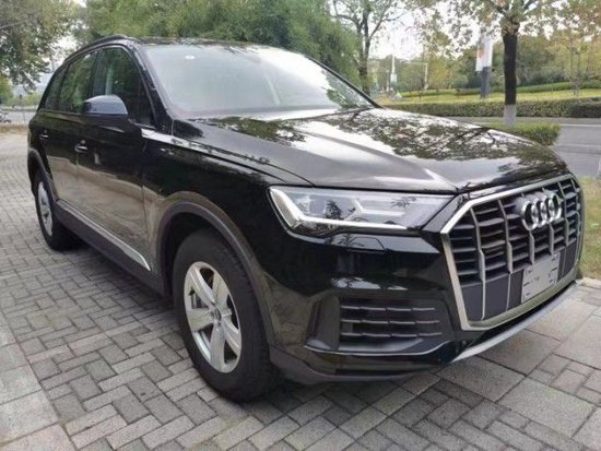 新款奥迪Q7 2.0T插电混动49万全国上牌