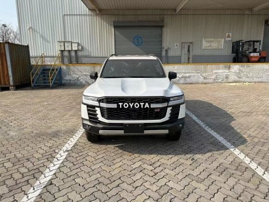 22款酷路泽LC300GR运动3.3柴油出厂价