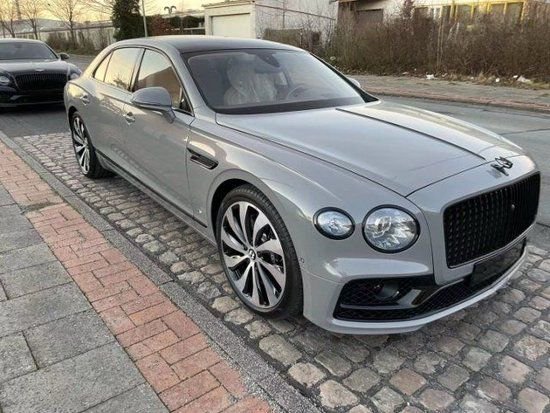 2023款宾利飞驰4.0T直降50万 值得拥有