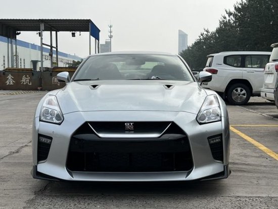 23款日产GT-R 3.8T Premium银/黑色价格