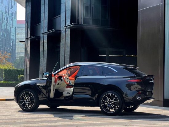 阿斯顿马丁DBX S6现车促销价178万抢购