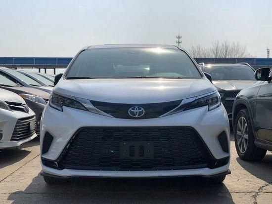 2023款丰田塞纳2.5L混动现车42万当天提