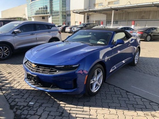 23款科迈罗大黄蜂敞篷版2.0现车40万提