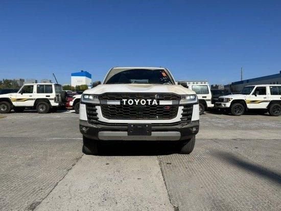 22款酷路泽LC300GR运动 3.3T柴油110万起