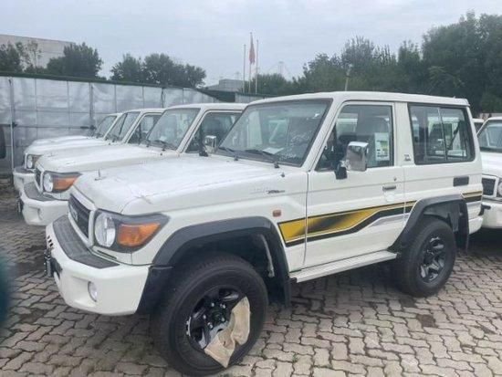 拔山盖世酷路泽LC71硬派越野2023款现车