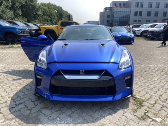 23款日产GT-R高级版3.8T限量蓝160多万