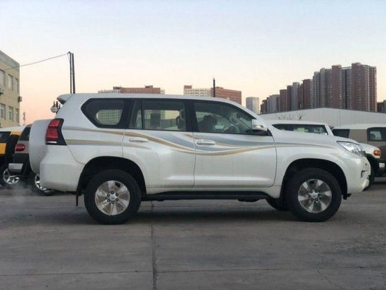 22款丰田霸道2700中东底挂备胎报价42万