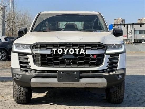 中东版丰田酷路泽LC300天津港报价多少钱