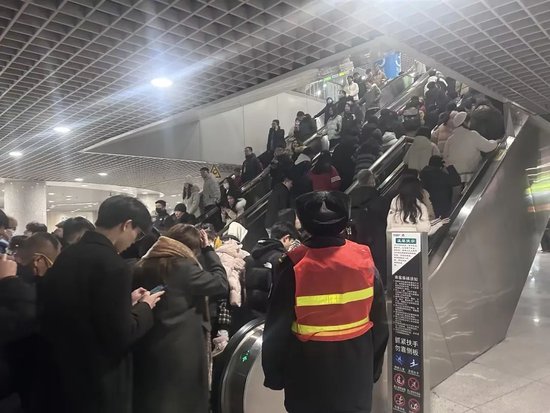 天津成“跨年夜”目的地前十！网友：半个天津都在地铁......