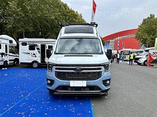 福特全顺T8打造 全新瑞弗R900B型房车