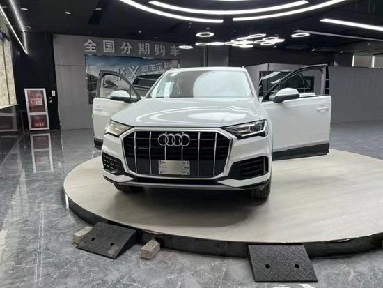 2023款奥迪Q7 2.0T港口国六现车48万起售
