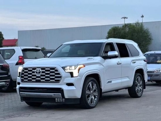 23款丰田红杉3.5T油混顶点版113万销售