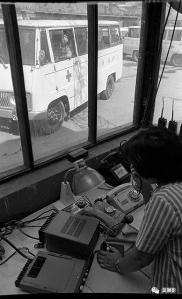 1987年7月,医疗急救站更换新型救护车。仇伟军 摄