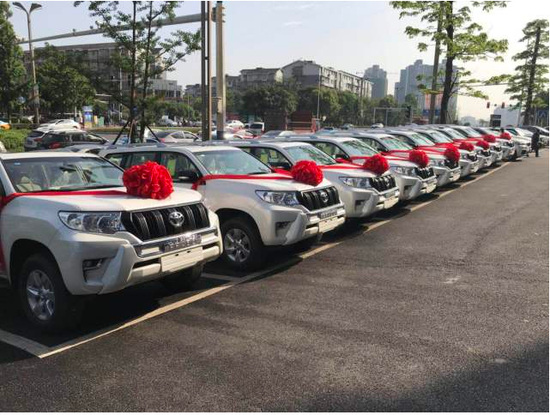 18款中东霸道2700中东版现车超低亲民价