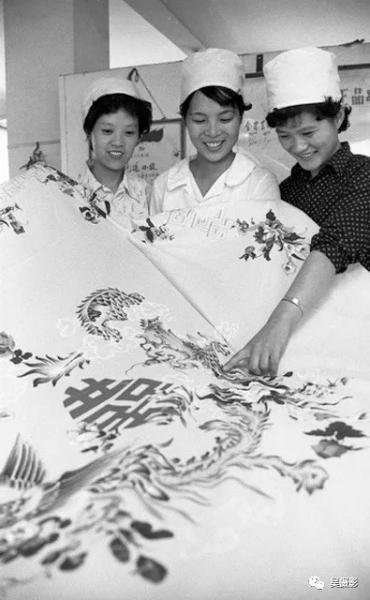 1983年9月, 织物厂生产的涤棉印花床单。