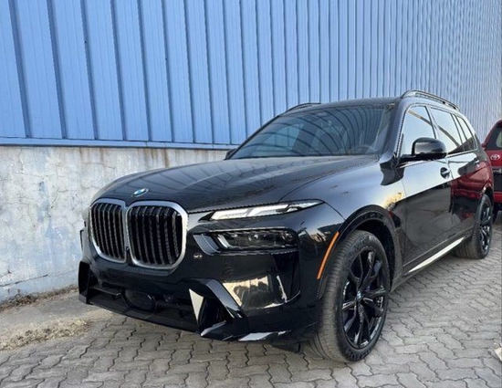 23款宝马X7现车99.8万全包落地