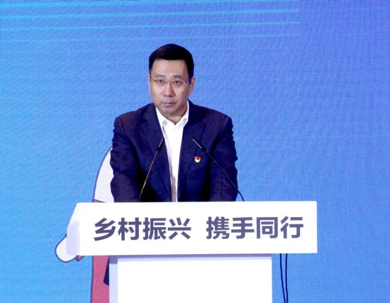 爱心企业代表——天津航空有限责任公司党委委员、总裁助理王煜发言