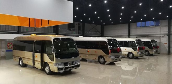 丰田考斯特9座豪华版现车报价配置4.0