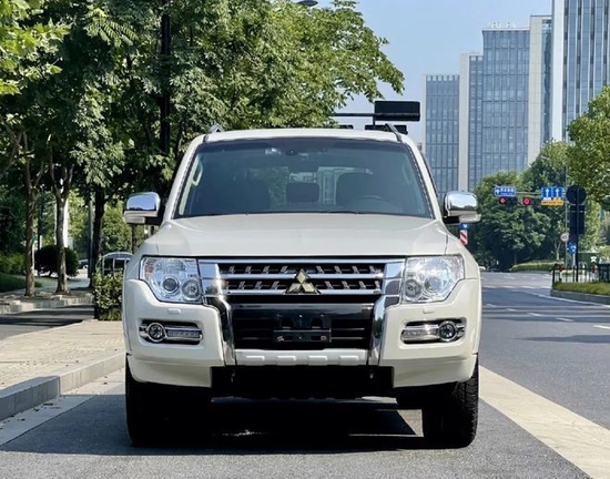 22款三菱帕杰罗V93 3.0国六现车33万起