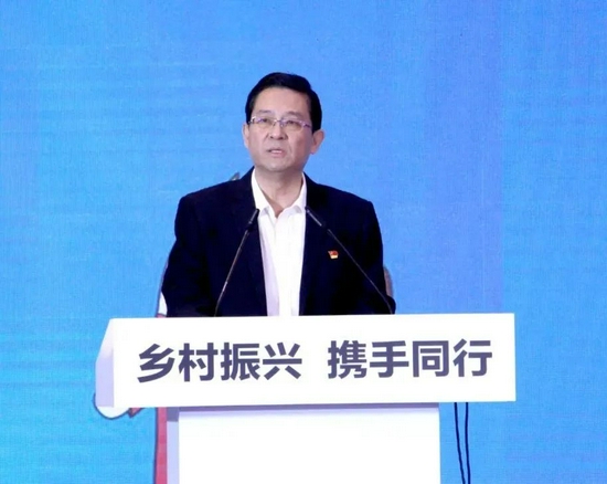 市委网信办二级巡视员、网信系统东西部协作和支援合作副总指挥刘金刚介绍本次网络新媒体助力东西部协作和支援合作公益行动简要情况