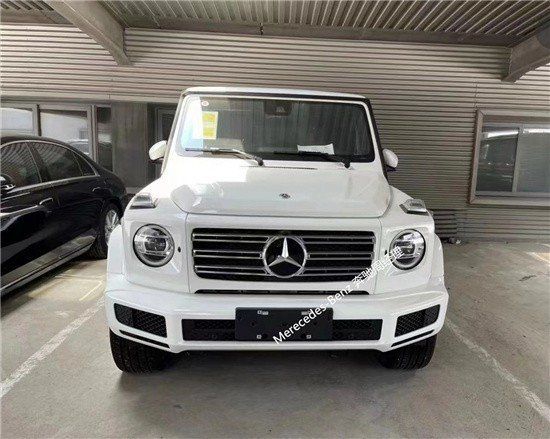 2022款奔驰G500白黑白红惊艳无数街道