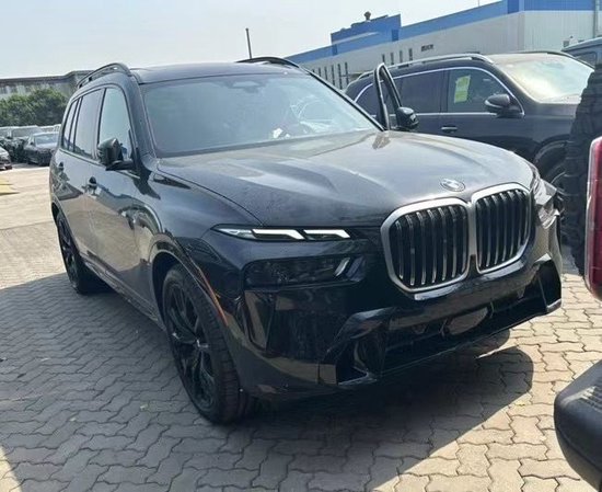 23款美规宝马X7M运动包港口大降价