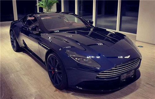 22款阿斯顿马丁DB11 舒适与越野相结合