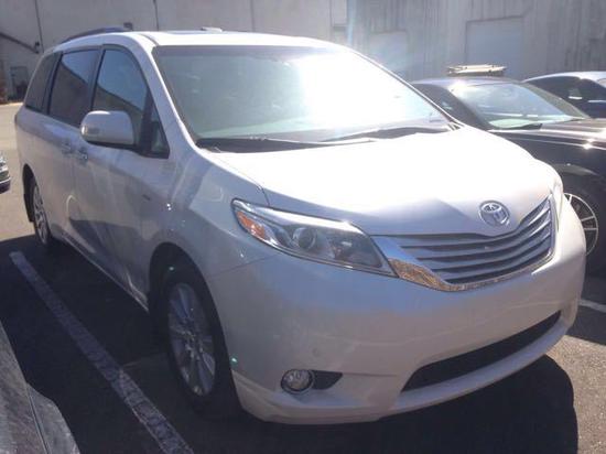 17款丰田塞纳加版 3.5L商务促销配置更高